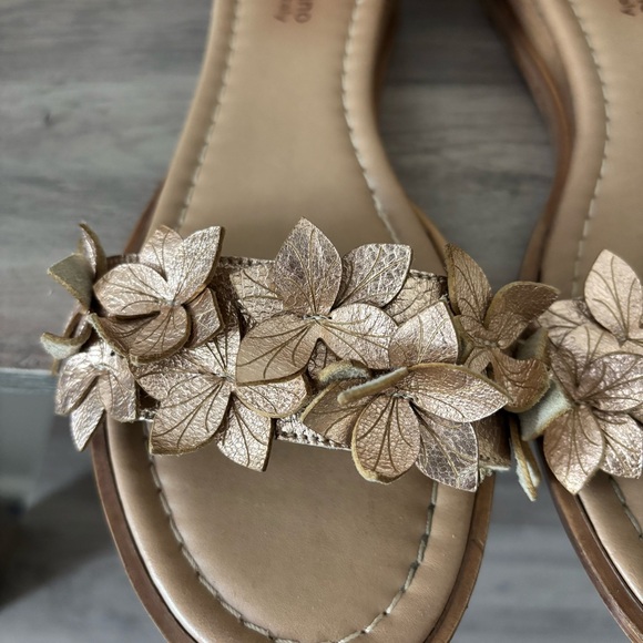 Elegant Floral Brown Sandals - Picture 3 of 12
